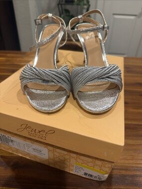 Jewel Badgley Mischka Silver Twisted-Strap Ankle Strap Heels
